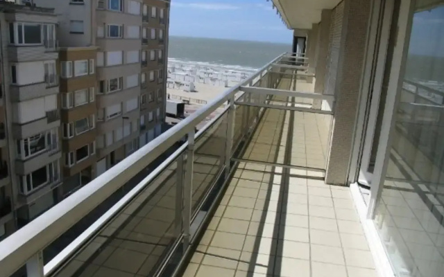 Modern 5th Floor Apartment