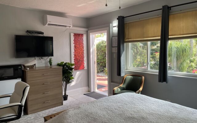 Barefoot Mailman Inn & Suites