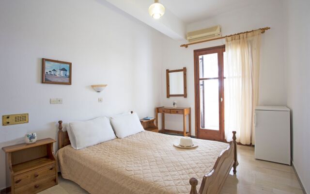 TheArtemis - Perissa Hotel