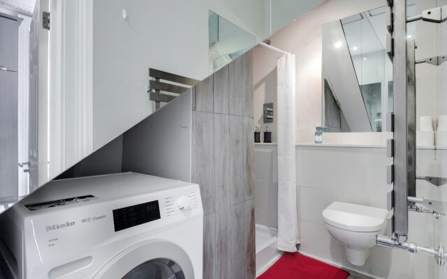 Large Studio Apartment  Central London