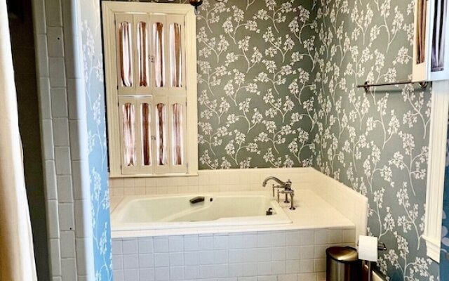 The Elizabethtown Inn