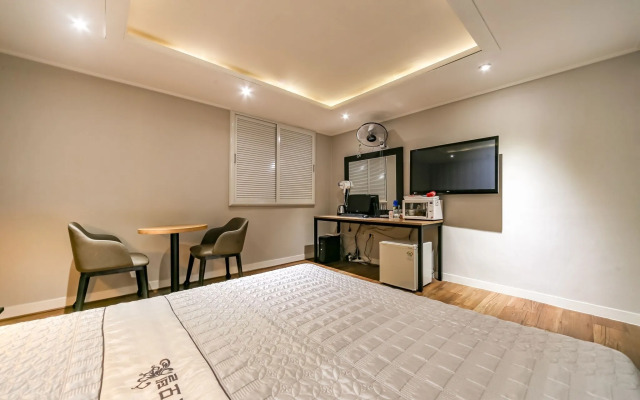 Pohang Daedodong White