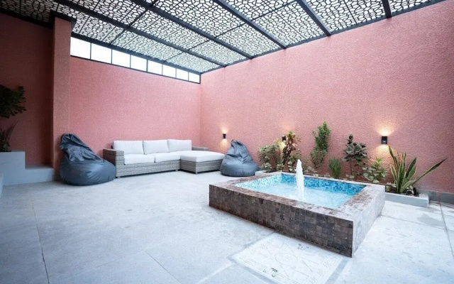 Three Bedroom Trendy Apartment in Qurtoba