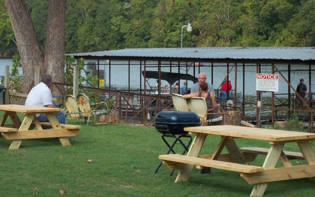 Taneycomo Lakefront Resort