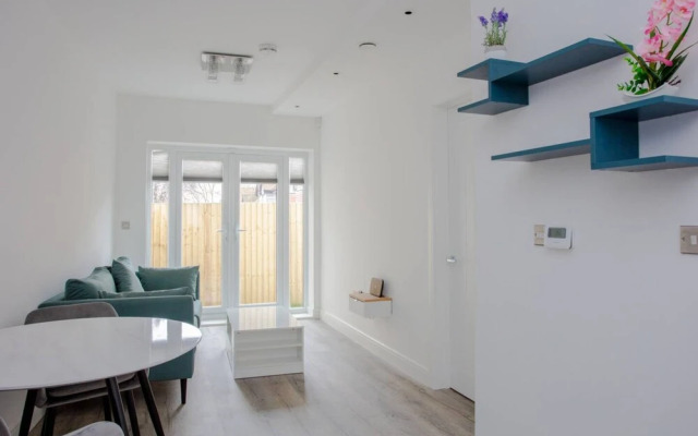 Bright 1 Bedroom Apartment in West London