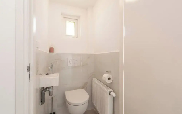 Bungalow Near Sint Maartenszee Beach