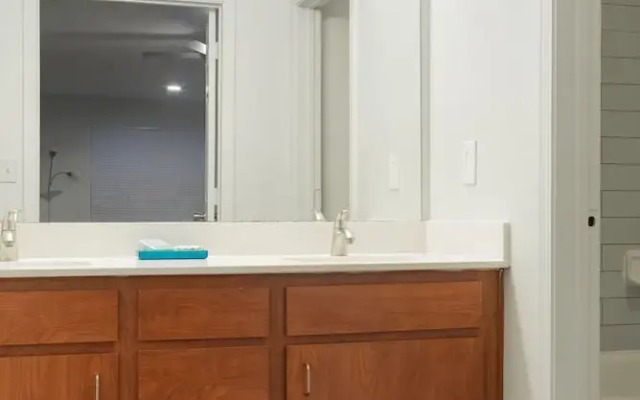 Upstay - Condo With Pool-gym-games-bbq - Walk to Uoft