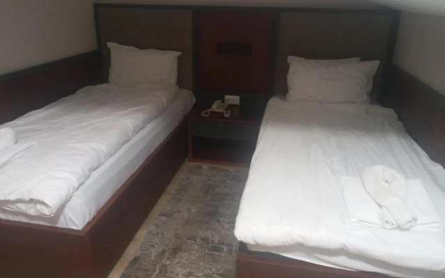 Driza's Family House - Quiet and Chill HOSTEL with 2 Pets around