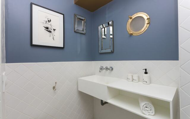 Les Halles - Louvre Private Apartment