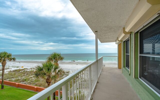 Pointe Condo #201 by Vtrips