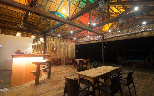 Footprints Beach Resort