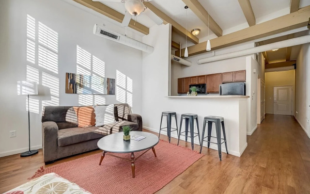 FRONTDESK 1010 Central Apts Downtown Indy