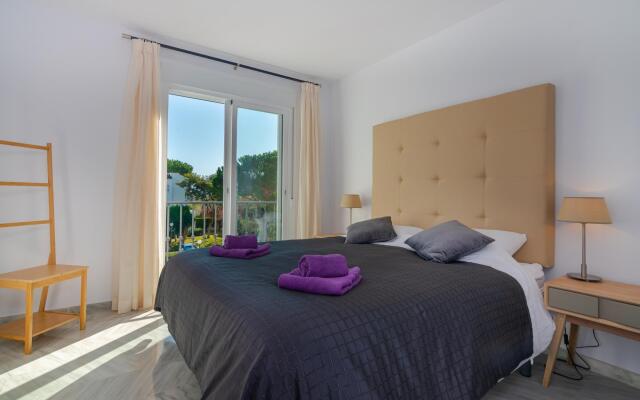 11226 - Modern beach side duplex penthouse.