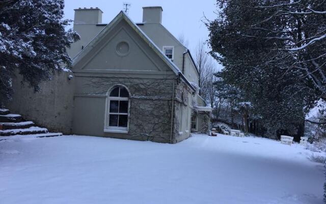 Barnabrow House