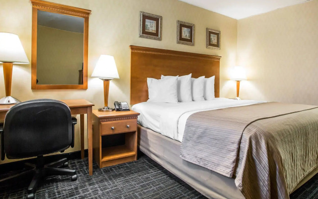 Hibiscus Inn & Suites