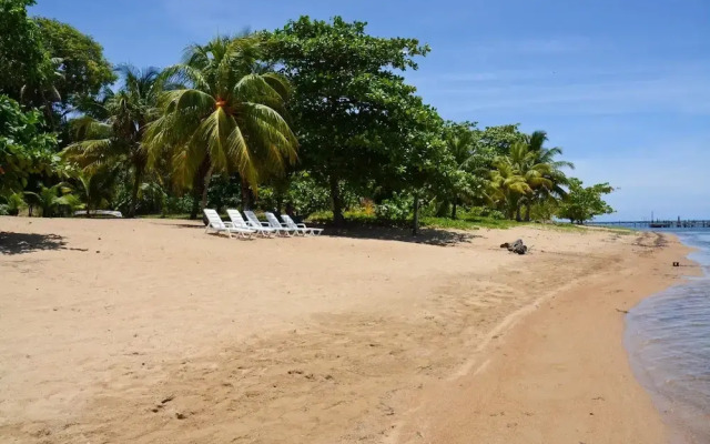 Rock Point Villas Vacations Rentals Sandy Bay, Roatan, Honduras.c.a