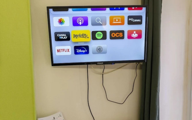 U2 Studio Équipé Proche Naval Group - Netflix