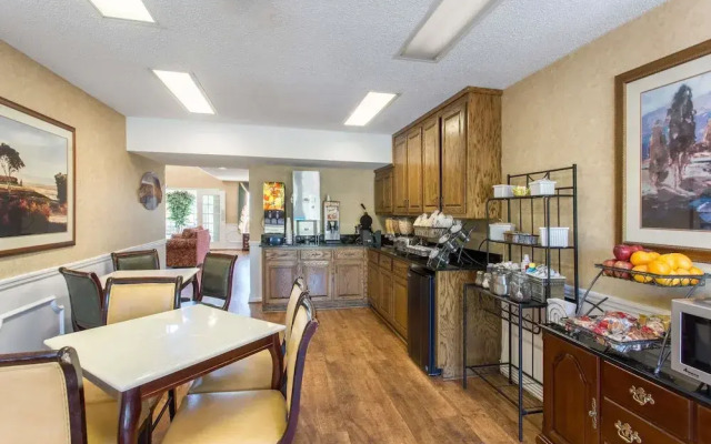Baymont Inn & Suites Dunn
