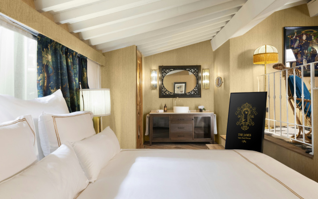 Hotel J and J