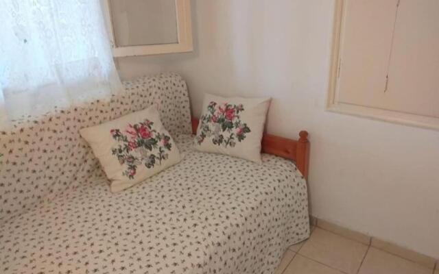 Cozy villa 60 metres away from the beach