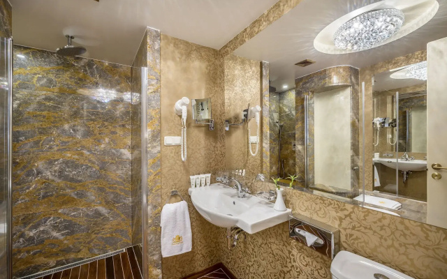 Отель и ресторан IMPERIAL (бывший Ramada)