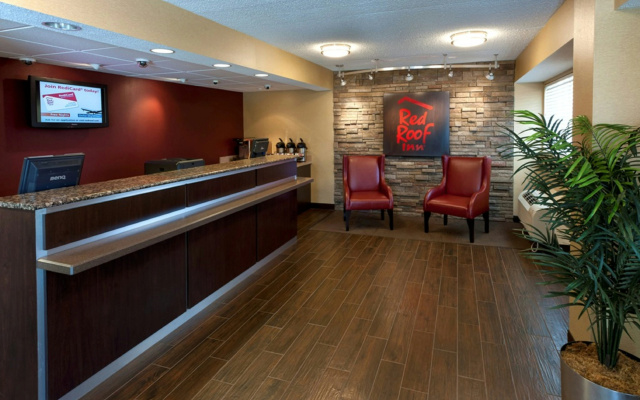 Red Roof Inn PLUS+ Philadelphia Airport - Image 2