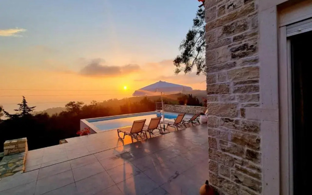 Villasleeps10-garden-freeparking-pool-ac
