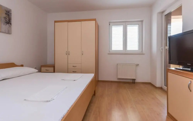 Stunning Apartment in Pakostane With 1 Bedrooms and Wifi