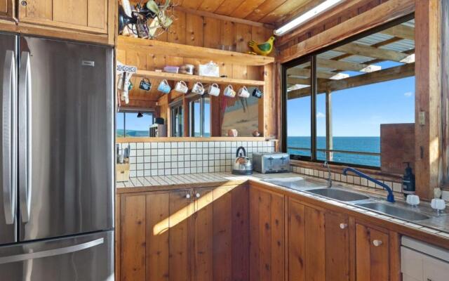 Cliffs End Beach Shack - 105 Gold Coast Drive, Carrickalinga