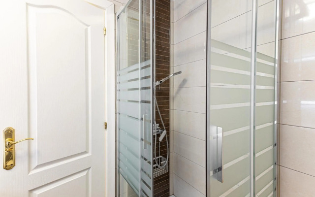 3 bedroom apartment with private rooftop terrace