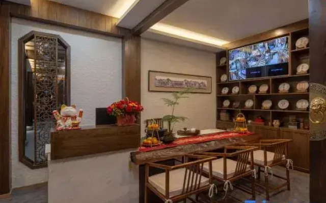 Bashilai Inn (Lijiang Ancient City Mufu Branch)