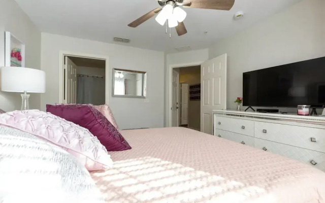 Amazing Family Townhouse Minutes From the Parks