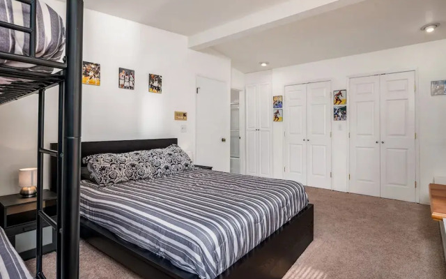 Seattle Vacation Home: The Hawks' Nest