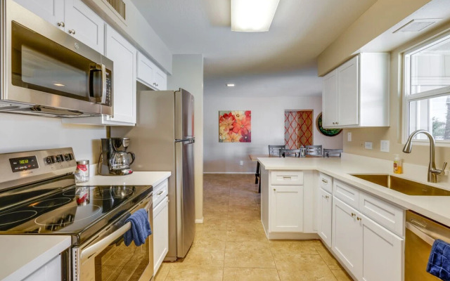 Charming Tempe Home w/ Pool & Putting Green!