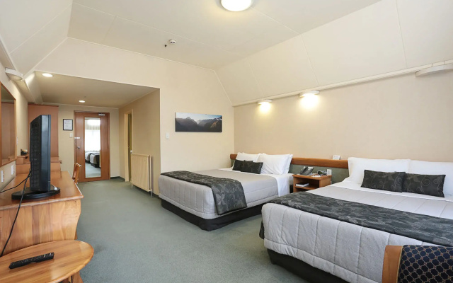 Ascot Park Hotel