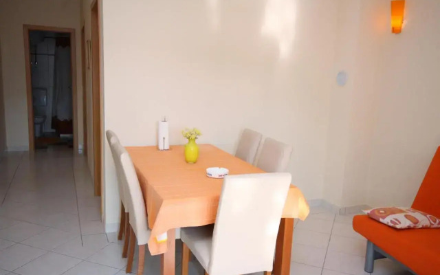 Apartments by the sea Vinisce, Trogir - 5229