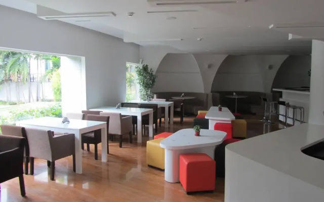 Zip by Spree Hotels at the Woodrose