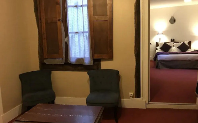 Hotel Raymond VII