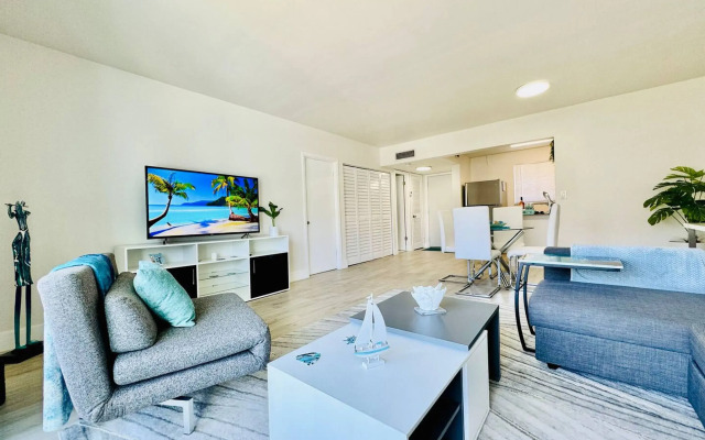 Waterfront 1BR Parking Walk to the Beach