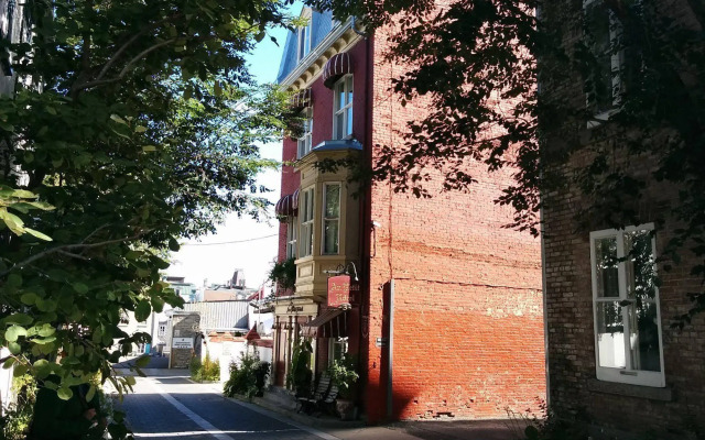 Au Petit Hôtel