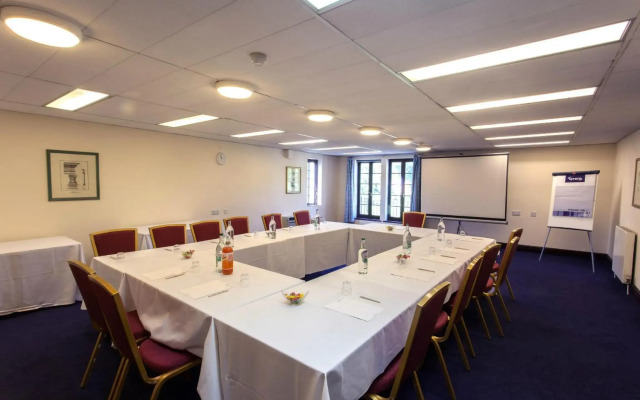 Europa Gatwick Hotel & Spa
