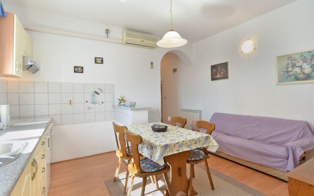 Apartments Vrcevan 811