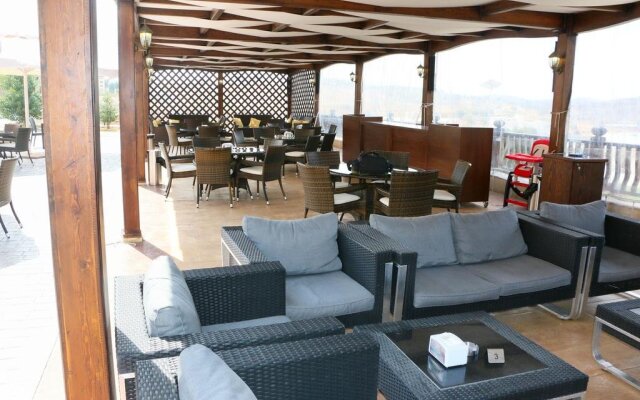Oak Hills Hotel