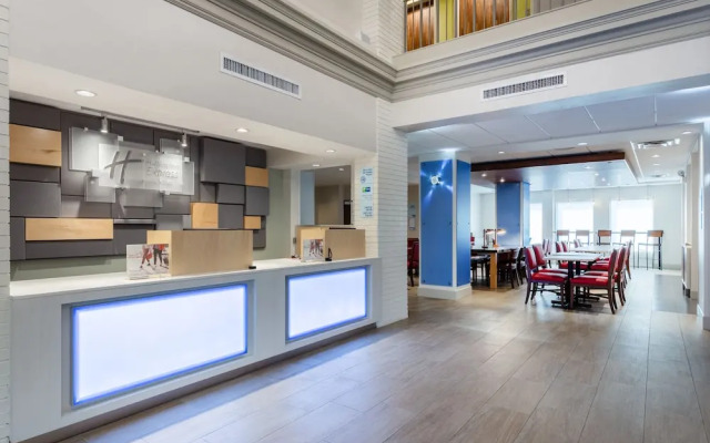 Holiday Inn Express Chicago Midway Airport