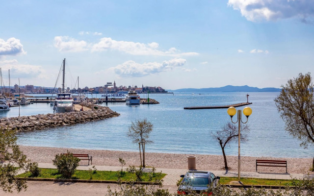 Mare-More studio w balcony and beach front and view