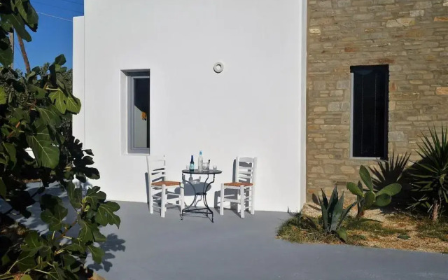 The Hedonist Square cycladic house with sea view