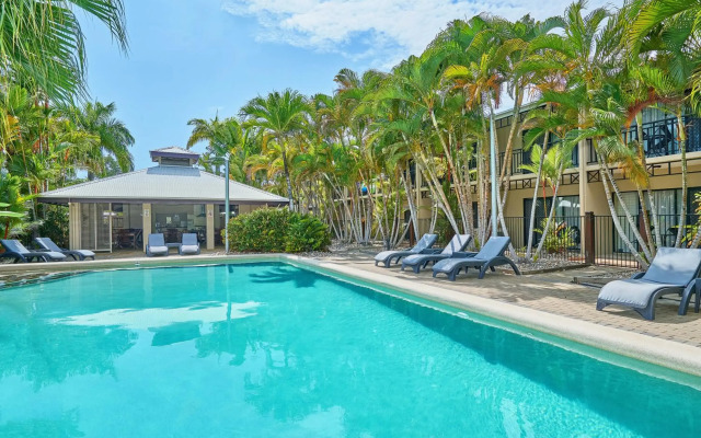 Trinity Beach Club Holiday Apartments