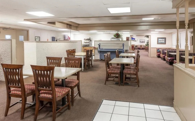 Ramada by Wyndham Clinton