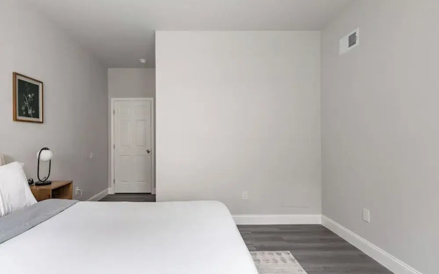 Chic & Cozy Philly Stay in City Center