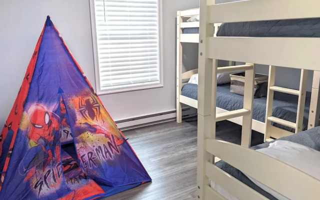 Woodland Chalet by Avantstay Deck + Lake Access